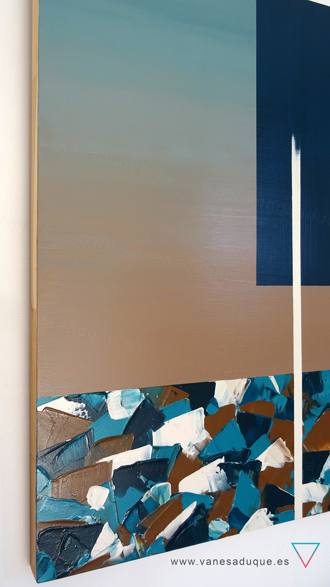 Cuadro Conexiones Nº2, sobre pared ladeado desde la izquierda